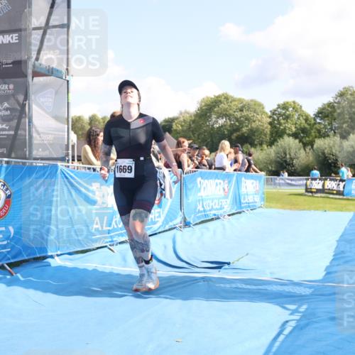 25.08.2024 - Elbe Triathlon Hamburg H.Heesch http://msf.ph/oto/6879688 25.08.2024 12:17:26 Ziel 1669 meine-sportfotos.de