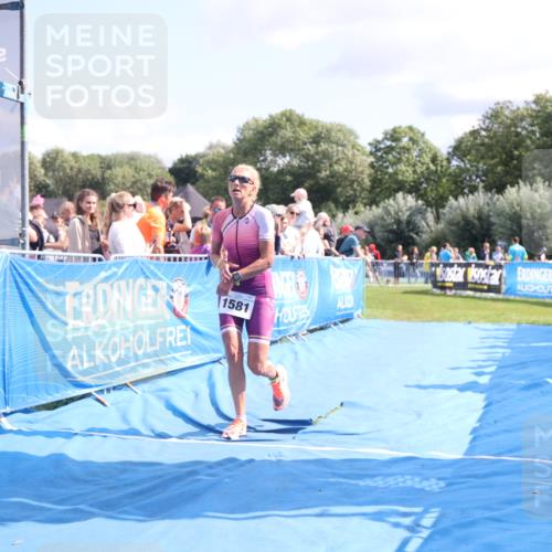 25.08.2024 - Elbe Triathlon Hamburg H.Heesch http://msf.ph/oto/6879689 25.08.2024 11:52:04 Ziel 750, 1577, 1581 meine-sportfotos.de