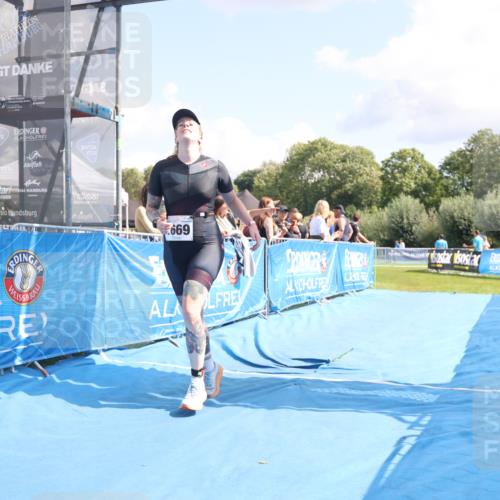 25.08.2024 - Elbe Triathlon Hamburg H.Heesch http://msf.ph/oto/6879690 25.08.2024 12:17:26 Ziel 1669 meine-sportfotos.de