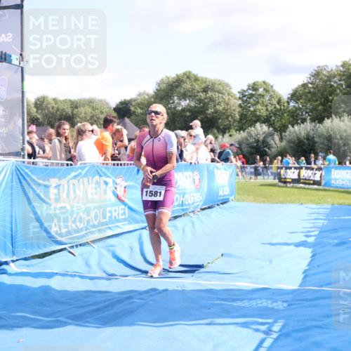 25.08.2024 - Elbe Triathlon Hamburg H.Heesch http://msf.ph/oto/6879692 25.08.2024 11:52:04 Ziel 750, 1577, 1581 meine-sportfotos.de