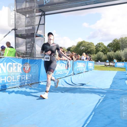 25.08.2024 - Elbe Triathlon Hamburg H.Heesch http://msf.ph/oto/6879693 25.08.2024 12:17:26 Ziel 1669 meine-sportfotos.de