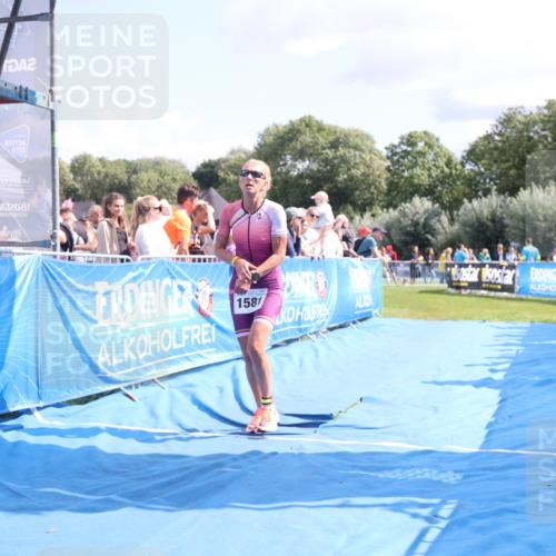 25.08.2024 - Elbe Triathlon Hamburg H.Heesch http://msf.ph/oto/6879694 25.08.2024 11:52:04 Ziel 750, 1577, 1581 meine-sportfotos.de