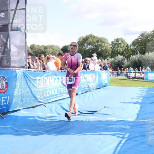 25.08.2024 - Elbe Triathlon Hamburg H.Heesch http://msf.ph/oto/6879697 25.08.2024 11:52:04 Ziel 750, 1577, 1581 meine-sportfotos.de
