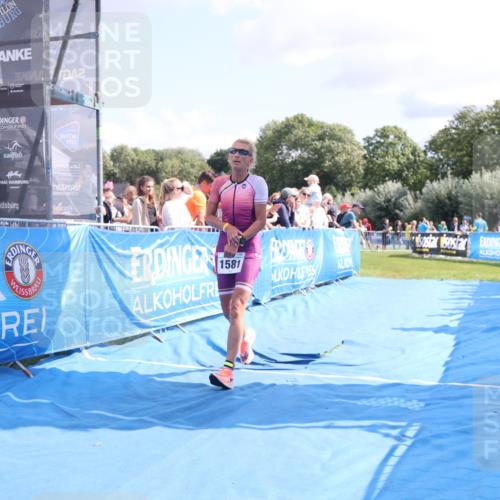 25.08.2024 - Elbe Triathlon Hamburg H.Heesch http://msf.ph/oto/6879699 25.08.2024 11:52:04 Ziel 750, 1577, 1581 meine-sportfotos.de