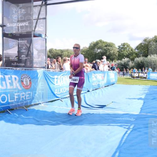 25.08.2024 - Elbe Triathlon Hamburg H.Heesch http://msf.ph/oto/6879707 25.08.2024 11:52:04 Ziel 750, 1577, 1581 meine-sportfotos.de