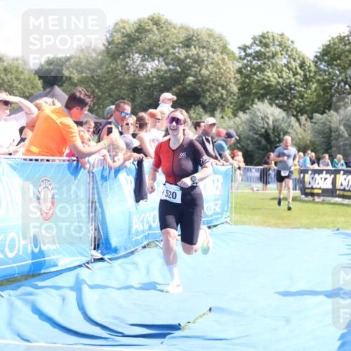 25.08.2024 - Elbe Triathlon Hamburg H.Heesch http://msf.ph/oto/6879739 25.08.2024 11:52:21 Ziel 520, 787, 1521 meine-sportfotos.de