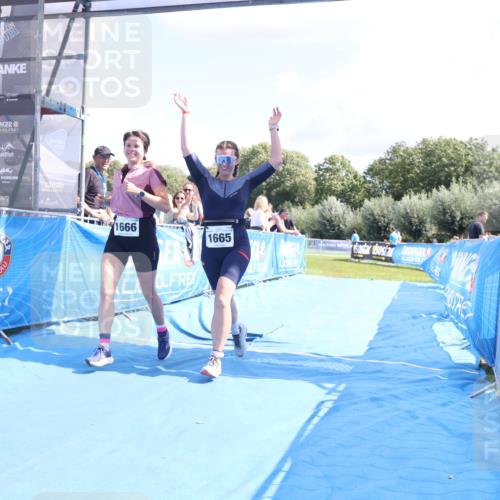 25.08.2024 - Elbe Triathlon Hamburg H.Heesch http://msf.ph/oto/6879744 25.08.2024 12:17:57 Ziel 1665, 1666 meine-sportfotos.de