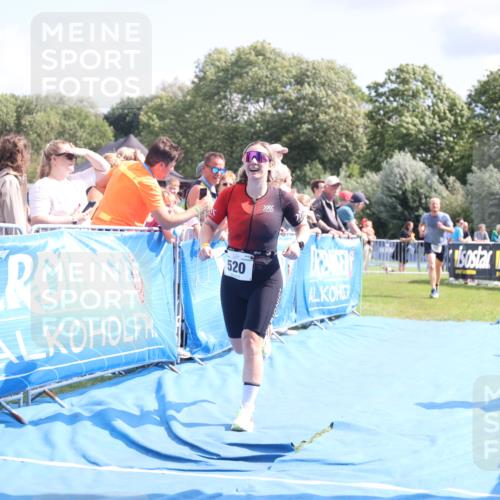 25.08.2024 - Elbe Triathlon Hamburg H.Heesch http://msf.ph/oto/6879751 25.08.2024 11:52:22 Ziel 520, 787, 1521 meine-sportfotos.de
