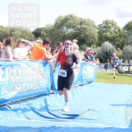 25.08.2024 - Elbe Triathlon Hamburg H.Heesch http://msf.ph/oto/6879753 25.08.2024 11:52:22 Ziel 520, 787, 1521 meine-sportfotos.de