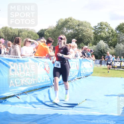 25.08.2024 - Elbe Triathlon Hamburg H.Heesch http://msf.ph/oto/6879760 25.08.2024 11:52:22 Ziel 520, 787, 1521 meine-sportfotos.de