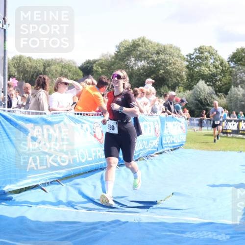 25.08.2024 - Elbe Triathlon Hamburg H.Heesch http://msf.ph/oto/6879762 25.08.2024 11:52:22 Ziel 520, 787, 1521 meine-sportfotos.de