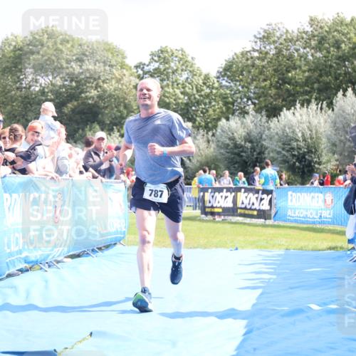 25.08.2024 - Elbe Triathlon Hamburg H.Heesch http://msf.ph/oto/6879788 25.08.2024 11:52:26 Ziel 520, 787, 1521 meine-sportfotos.de