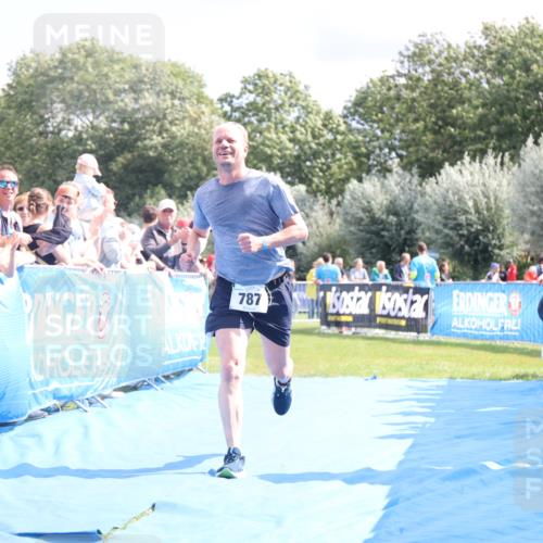 25.08.2024 - Elbe Triathlon Hamburg H.Heesch http://msf.ph/oto/6879789 25.08.2024 11:52:26 Ziel 520, 787, 1521 meine-sportfotos.de