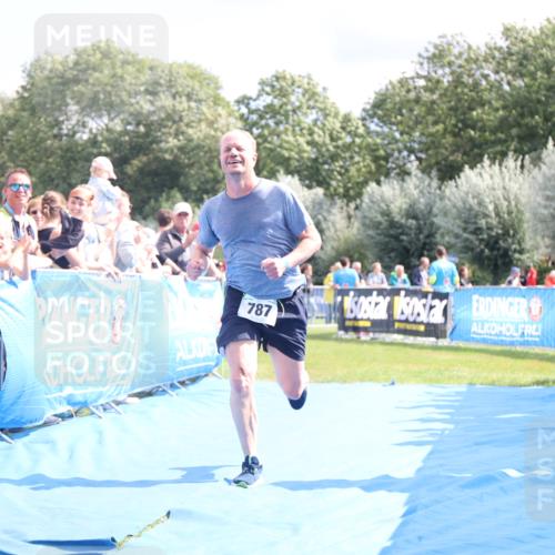 25.08.2024 - Elbe Triathlon Hamburg H.Heesch http://msf.ph/oto/6879791 25.08.2024 11:52:26 Ziel 520, 787, 1521 meine-sportfotos.de