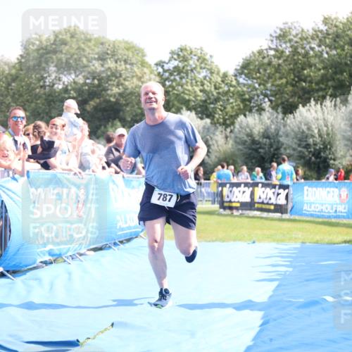 25.08.2024 - Elbe Triathlon Hamburg H.Heesch http://msf.ph/oto/6879794 25.08.2024 11:52:26 Ziel 520, 787, 1521 meine-sportfotos.de