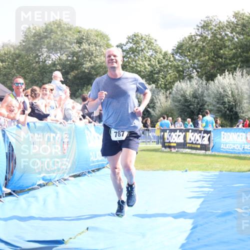 25.08.2024 - Elbe Triathlon Hamburg H.Heesch http://msf.ph/oto/6879798 25.08.2024 11:52:27 Ziel 520, 787 meine-sportfotos.de
