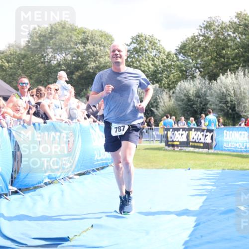 25.08.2024 - Elbe Triathlon Hamburg H.Heesch http://msf.ph/oto/6879799 25.08.2024 11:52:27 Ziel 520, 787 meine-sportfotos.de