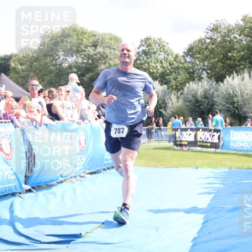 25.08.2024 - Elbe Triathlon Hamburg H.Heesch http://msf.ph/oto/6879803 25.08.2024 11:52:27 Ziel 520, 787 meine-sportfotos.de