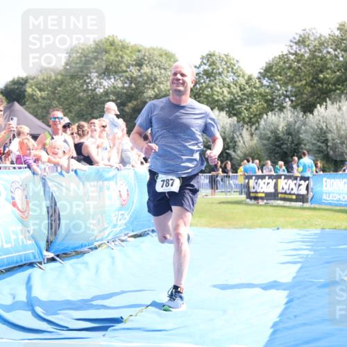 25.08.2024 - Elbe Triathlon Hamburg H.Heesch http://msf.ph/oto/6879806 25.08.2024 11:52:27 Ziel 520, 787 meine-sportfotos.de