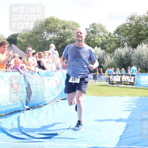 25.08.2024 - Elbe Triathlon Hamburg H.Heesch http://msf.ph/oto/6879807 25.08.2024 11:52:27 Ziel 520, 787 meine-sportfotos.de