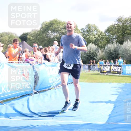25.08.2024 - Elbe Triathlon Hamburg H.Heesch http://msf.ph/oto/6879813 25.08.2024 11:52:27 Ziel 520, 787 meine-sportfotos.de