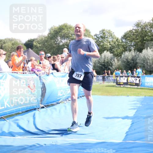 25.08.2024 - Elbe Triathlon Hamburg H.Heesch http://msf.ph/oto/6879815 25.08.2024 11:52:27 Ziel 520, 787 meine-sportfotos.de