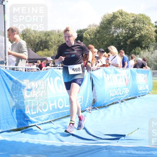 25.08.2024 - Elbe Triathlon Hamburg H.Heesch http://msf.ph/oto/6879816 25.08.2024 12:18:41 Ziel 1598 meine-sportfotos.de