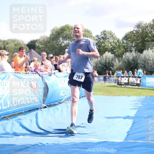 25.08.2024 - Elbe Triathlon Hamburg H.Heesch http://msf.ph/oto/6879817 25.08.2024 11:52:27 Ziel 520, 787 meine-sportfotos.de