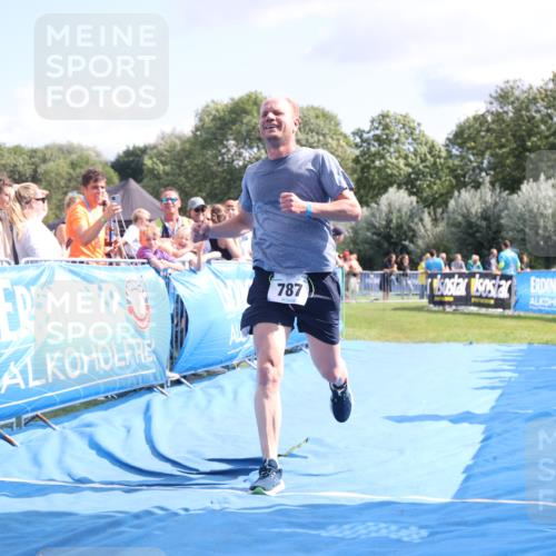25.08.2024 - Elbe Triathlon Hamburg H.Heesch http://msf.ph/oto/6879819 25.08.2024 11:52:27 Ziel 520, 787 meine-sportfotos.de