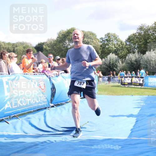 25.08.2024 - Elbe Triathlon Hamburg H.Heesch http://msf.ph/oto/6879821 25.08.2024 11:52:27 Ziel 520, 787 meine-sportfotos.de