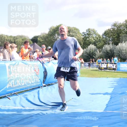 25.08.2024 - Elbe Triathlon Hamburg H.Heesch http://msf.ph/oto/6879822 25.08.2024 11:52:27 Ziel 520, 787 meine-sportfotos.de