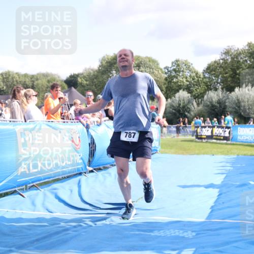 25.08.2024 - Elbe Triathlon Hamburg H.Heesch http://msf.ph/oto/6879824 25.08.2024 11:52:27 Ziel 520, 787 meine-sportfotos.de