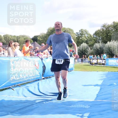 25.08.2024 - Elbe Triathlon Hamburg H.Heesch http://msf.ph/oto/6879826 25.08.2024 11:52:27 Ziel 520, 787 meine-sportfotos.de