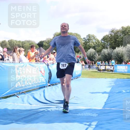 25.08.2024 - Elbe Triathlon Hamburg H.Heesch http://msf.ph/oto/6879828 25.08.2024 11:52:27 Ziel 520, 787 meine-sportfotos.de
