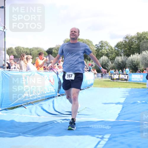 25.08.2024 - Elbe Triathlon Hamburg H.Heesch http://msf.ph/oto/6879832 25.08.2024 11:52:28 Ziel 520, 787 meine-sportfotos.de