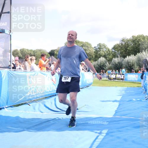 25.08.2024 - Elbe Triathlon Hamburg H.Heesch http://msf.ph/oto/6879836 25.08.2024 11:52:28 Ziel 520, 787 meine-sportfotos.de