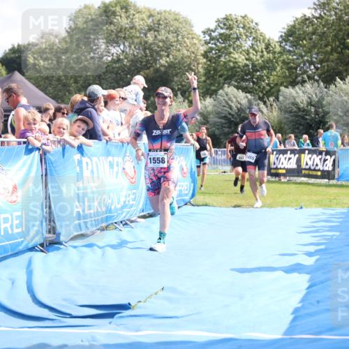 25.08.2024 - Elbe Triathlon Hamburg H.Heesch http://msf.ph/oto/6879846 25.08.2024 11:52:37 Ziel 483, 1455, 1558, 1562 meine-sportfotos.de