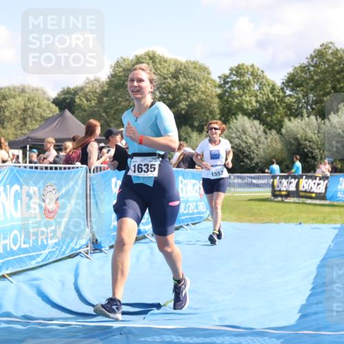 25.08.2024 - Elbe Triathlon Hamburg H.Heesch http://msf.ph/oto/6879872 25.08.2024 12:18:57 Ziel 1557, 1627, 1635 meine-sportfotos.de