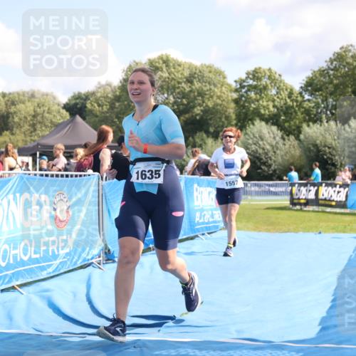 25.08.2024 - Elbe Triathlon Hamburg H.Heesch http://msf.ph/oto/6879873 25.08.2024 12:18:57 Ziel 1557, 1627, 1635 meine-sportfotos.de