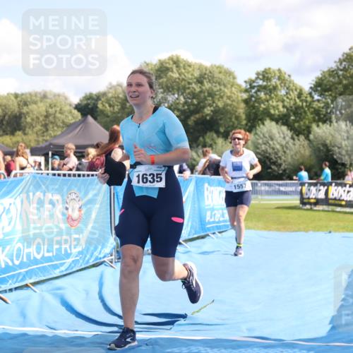 25.08.2024 - Elbe Triathlon Hamburg H.Heesch http://msf.ph/oto/6879875 25.08.2024 12:18:57 Ziel 1557, 1627, 1635 meine-sportfotos.de
