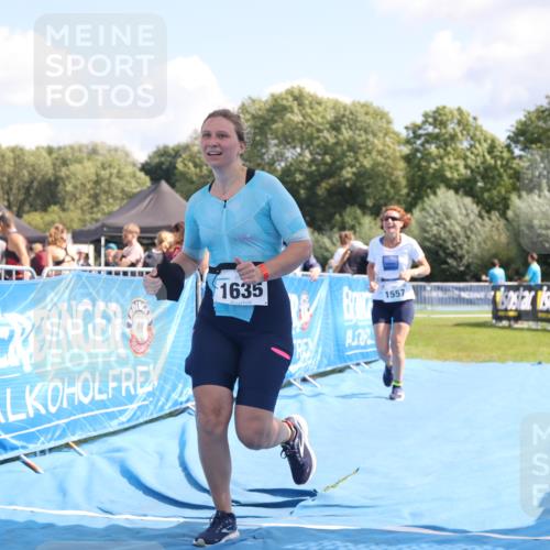 25.08.2024 - Elbe Triathlon Hamburg H.Heesch http://msf.ph/oto/6879877 25.08.2024 12:18:57 Ziel 1557, 1627, 1635 meine-sportfotos.de