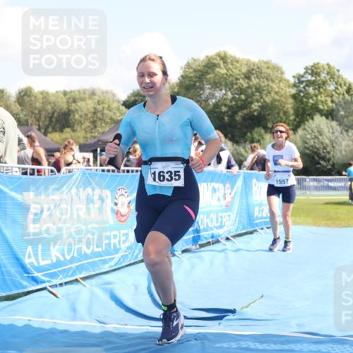 25.08.2024 - Elbe Triathlon Hamburg H.Heesch http://msf.ph/oto/6879881 25.08.2024 12:18:58 Ziel 1557, 1627, 1635 meine-sportfotos.de