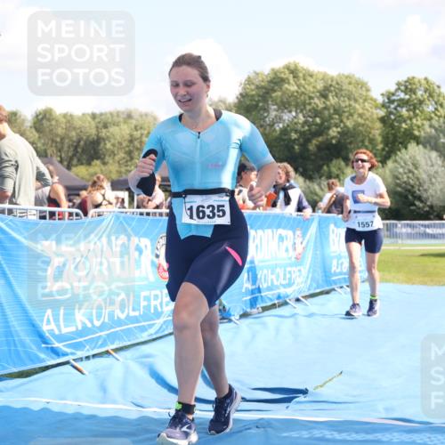 25.08.2024 - Elbe Triathlon Hamburg H.Heesch http://msf.ph/oto/6879883 25.08.2024 12:18:58 Ziel 1557, 1627, 1635 meine-sportfotos.de