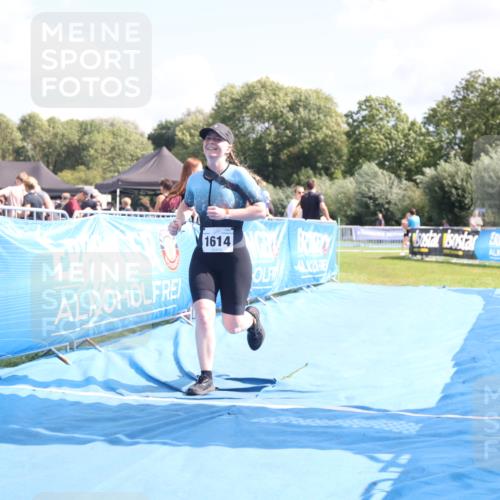 25.08.2024 - Elbe Triathlon Hamburg H.Heesch http://msf.ph/oto/6879901 25.08.2024 12:19:12 Ziel 1614 meine-sportfotos.de