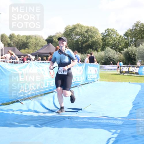 25.08.2024 - Elbe Triathlon Hamburg H.Heesch http://msf.ph/oto/6879903 25.08.2024 12:19:12 Ziel 1614 meine-sportfotos.de