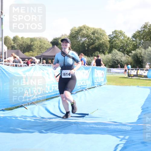 25.08.2024 - Elbe Triathlon Hamburg H.Heesch http://msf.ph/oto/6879905 25.08.2024 12:19:12 Ziel 1614 meine-sportfotos.de
