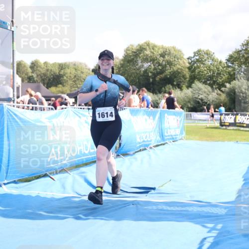 25.08.2024 - Elbe Triathlon Hamburg H.Heesch http://msf.ph/oto/6879911 25.08.2024 12:19:13 Ziel 1614 meine-sportfotos.de