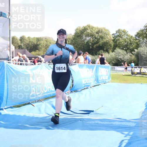 25.08.2024 - Elbe Triathlon Hamburg H.Heesch http://msf.ph/oto/6879912 25.08.2024 12:19:13 Ziel 1614 meine-sportfotos.de