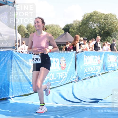 25.08.2024 - Elbe Triathlon Hamburg H.Heesch http://msf.ph/oto/6879928 25.08.2024 12:19:21 Ziel 1620 meine-sportfotos.de