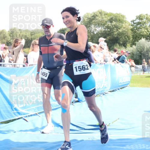 25.08.2024 - Elbe Triathlon Hamburg H.Heesch http://msf.ph/oto/6879947 25.08.2024 11:52:41 Ziel 483, 1455, 1558, 1562 meine-sportfotos.de